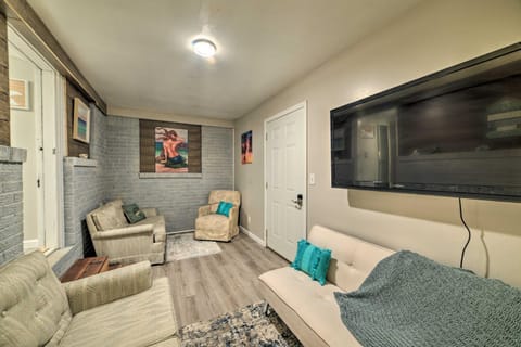 Pet-Friendly Mini Apt with Patio, Walk to Dtwn! Copropriété in Grand Rivers