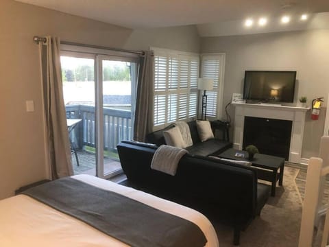 Freshly Upgraded Cozy Loft @ North Creek Resort Condo in Grey Highlands