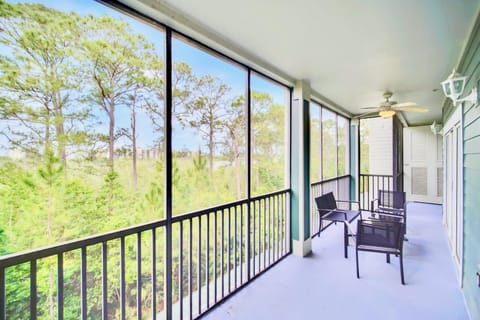 Near Disney - Spacious 3BR Condo with Pool & Hot Tub! House in Four Corners