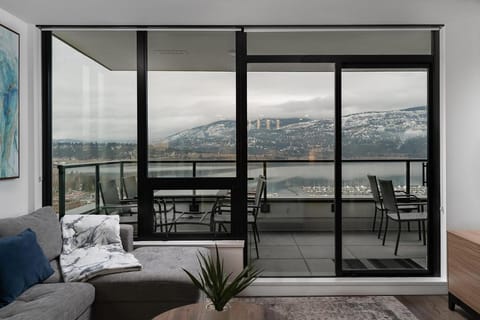 Balcony/Terrace, Living room, Lake view, Lake view, Mountain view