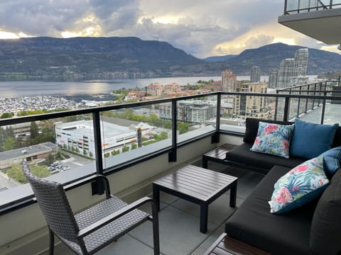 Balcony/Terrace, Mountain view