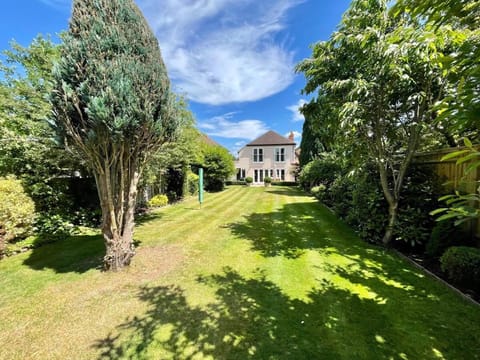 The Bali - 4 Bedroom House, Henley Regatta House in Henley-on-Thames