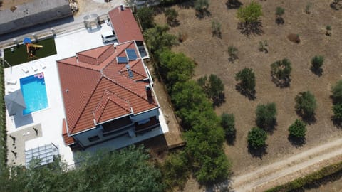 Property building, Bird's eye view, Pool view, Swimming pool