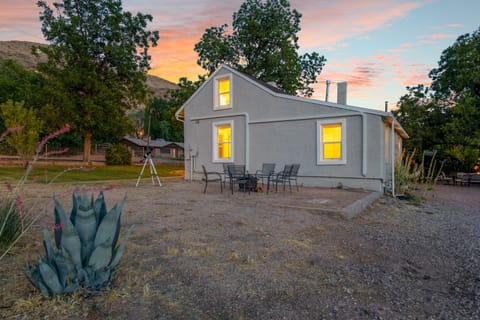 Modern Zion farmhouse with jacuzzi swim spa, RV space House in La Verkin