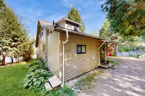 Dark Harbour Cottage House in Vassalboro