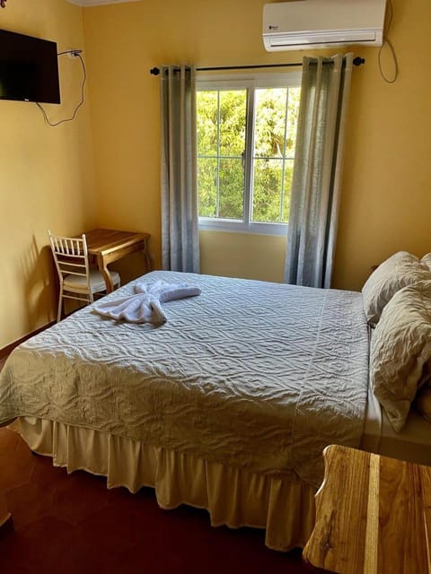 TV and multimedia, Photo of the whole room, towels, air conditioner