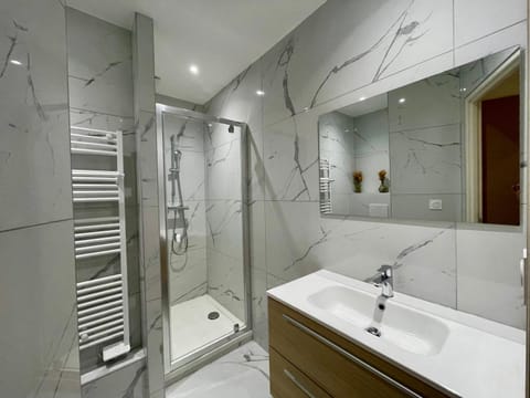 Shower, Bathroom