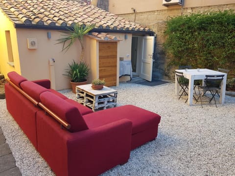 Garden, Inner courtyard view