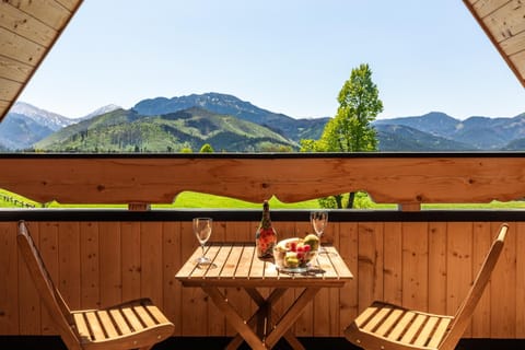 Balcony/Terrace, Mountain view