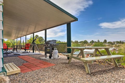 Cozy Cottonwood Gem Patio and 180-Degree Views Haus in Cottonwood