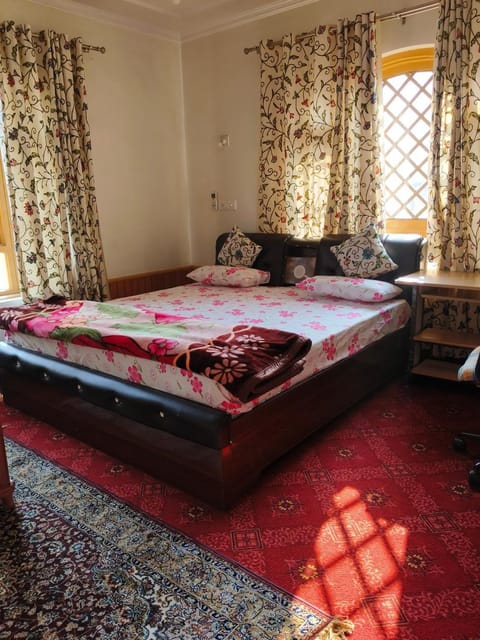 Bashaw Residency, Top Rated Family Guest House Near Srinagar Airport Übernachtung mit Frühstück in Punjab