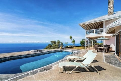Luxe Designer Home, Best 180 Ocean View, Hot Tub & Pool estate Villa in South Kona