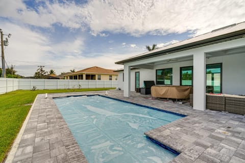 Heated Saltwater Pool at Cape Coral Villa! House in Cape Coral