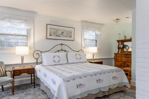 Oakland Cottage Bed and Breakfast Bed and Breakfast in Asheville