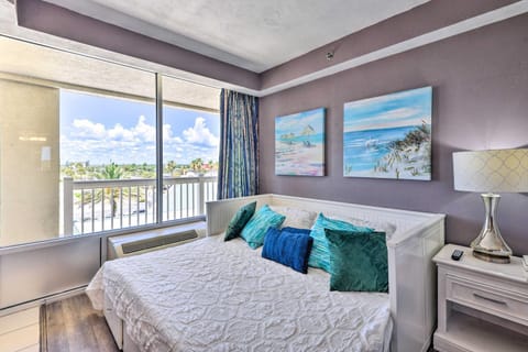 Dreamy Daytona Studio with Beach Access! Condominio in Holly Hill