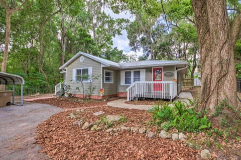Cozy Ocala Home with Porch Less Than 1 Mi to Downtown! House in Ocala