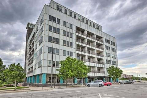 7th-Floor Omaha Condo with Balcony and Park Views Apartment in Omaha