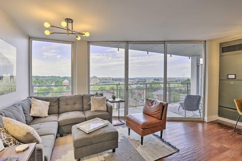 7th-Floor Omaha Condo with Balcony and Park Views Apartment in Omaha