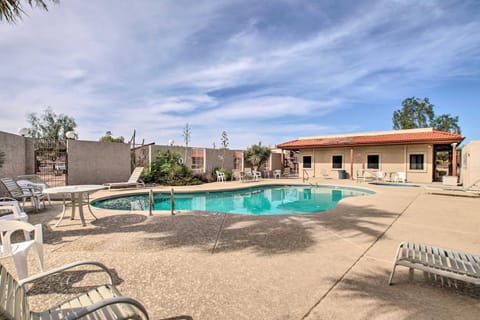 Charming Retreat with Pool Access and Mtn Views! Copropriété in Apache Junction