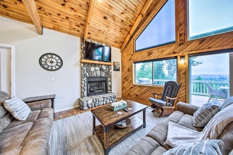 Huge Blairsville Cabin Game Room and Mtn View! Maison in Blairsville