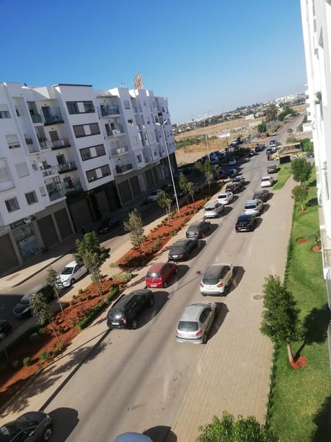 Property building, Neighbourhood, Bird's eye view, Street view, Location, Parking