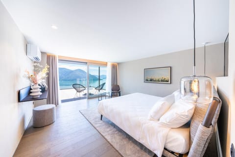 Bed, View (from property/room), Bedroom, Lake view