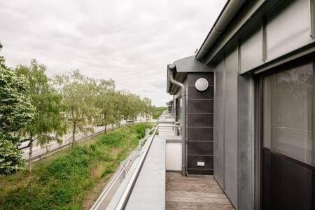 Property building, Spring, Balcony/Terrace