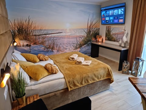 Bed, TV and multimedia, View (from property/room)