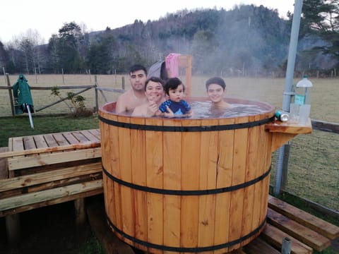 Cabañas Los Canelos Pucon, Hermosa Granja de 20 hectaréas a orillas del Río Liucura House in Pucon