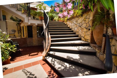 Patio, Facade/entrance