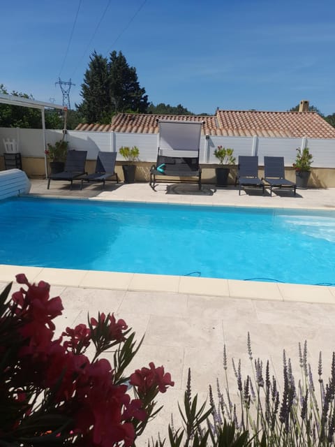 Studio sympa meublé avec parking privé et piscine House in Manosque