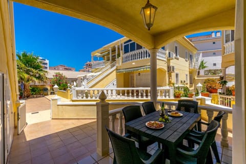 Villa Capricho Playa - Palm Beach Villa in Torre La Mata