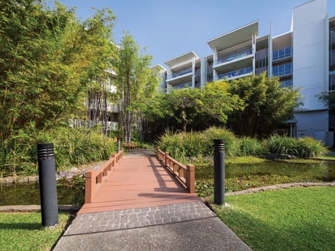 Facade/entrance, Garden