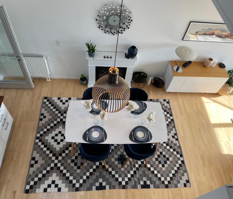 Living room, Dining area