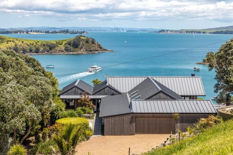 The Moorings Studio Apartments Bed and Breakfast in Auckland Region