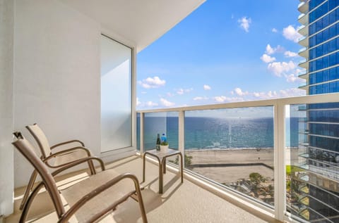 Luxury resort apartment with ocean front view Condo in Sunny Isles Beach