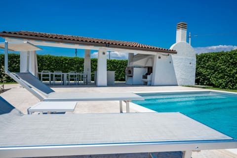 Patio, Day, Pool view, Swimming pool, sunbed