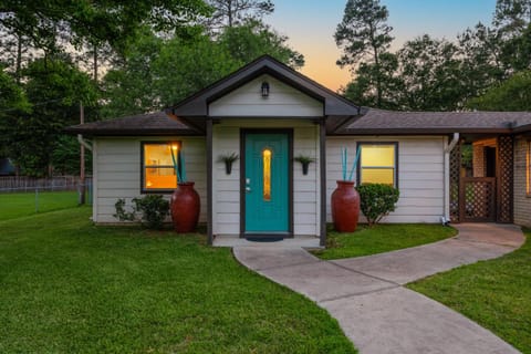 Cozy 3 Bedroom Magnolia Homestead or Texas-Sized Studio on Spacious Lot in a Quiet Neighborhood Vacation rental in Tomball