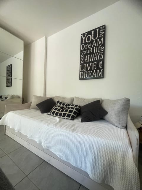 Studio Le Cap Taillât Apartment in Le Lavandou