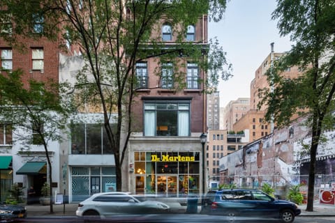 Property building, Day, Neighbourhood, Street view, Location