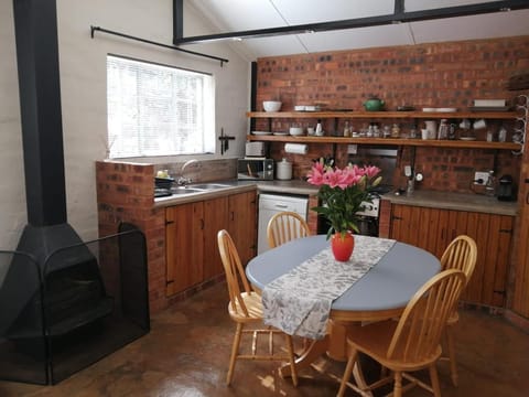 Wild Olive Cottage in Hartbeespoort Apartment in Pretoria