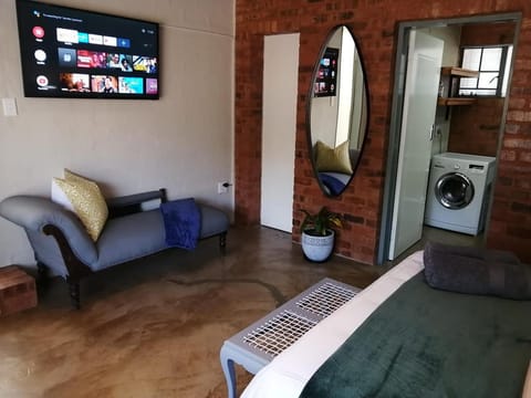 Wild Olive Cottage in Hartbeespoort Apartment in Pretoria