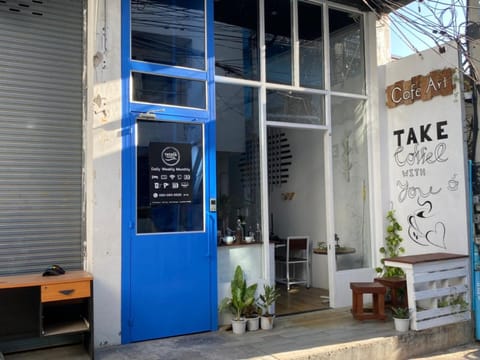 Facade/entrance