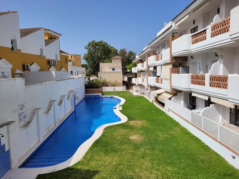 Apartamento en Rota con piscina y parking junto al mar Apartment in Rota