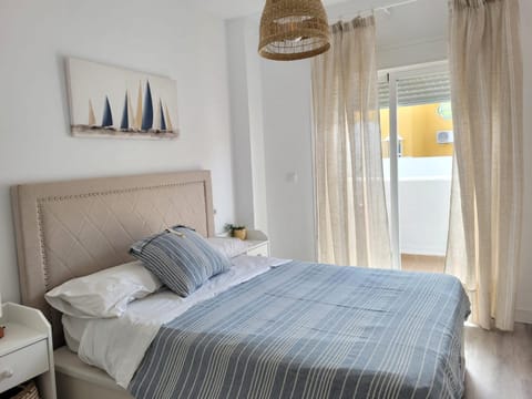 Apartamento en Rota con piscina y parking junto al mar Apartment in Rota