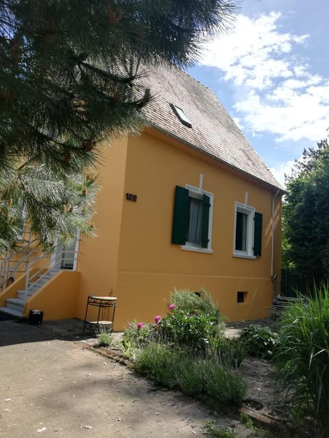 Property building, Facade/entrance, Garden