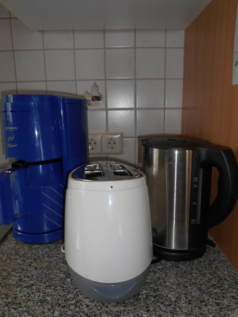 Coffee/tea facilities, toaster