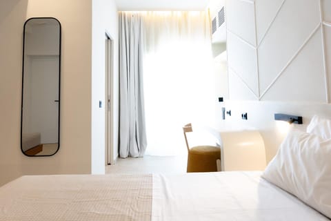 Bed, Photo of the whole room, Seating area, Area and facilities, furniture