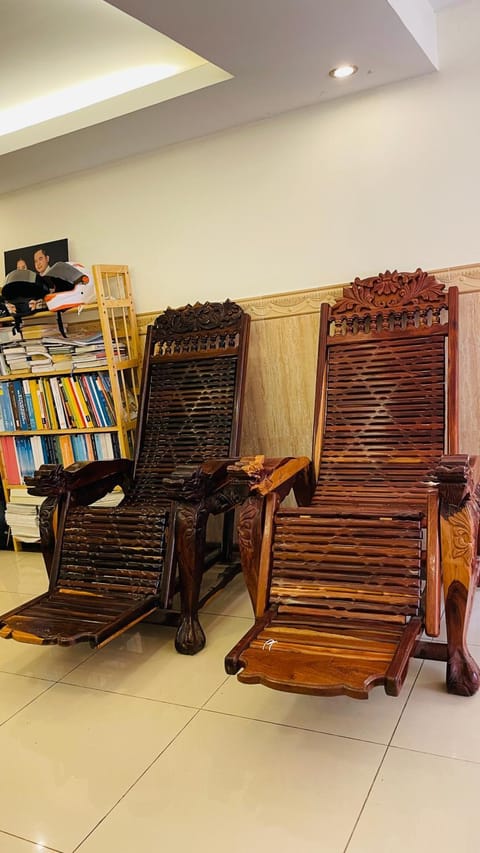 Library, Living room, Seating area