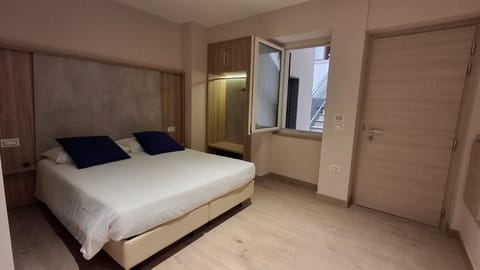 Bed, Photo of the whole room, Bedroom, bidet, wardrobe